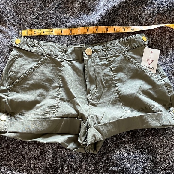 NWT GUESS wycnd short army green w gold buttons 26 - Picture 1 of 7
